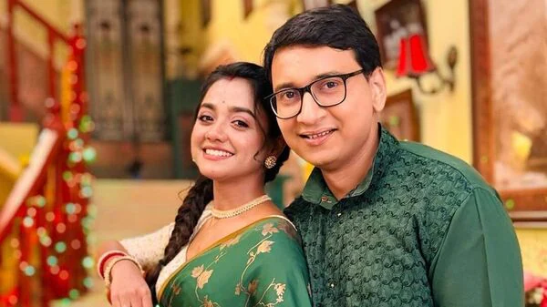 On-Screen Couple Sparks Off-Screen Romance